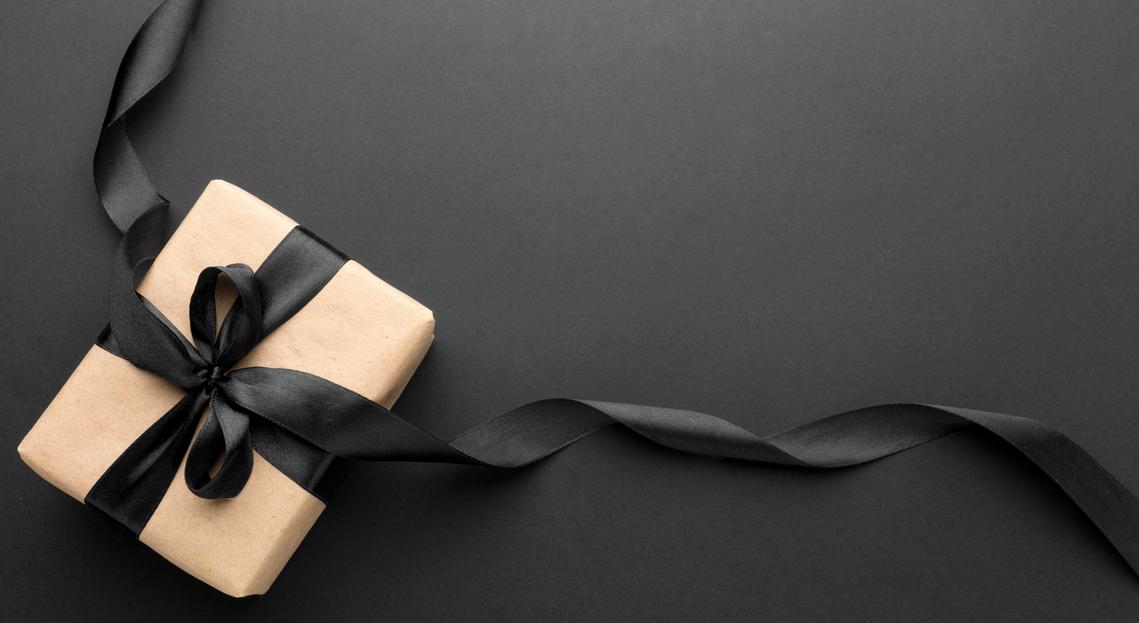 black-friday-arrangement-black-background-with-copy-space.jpg