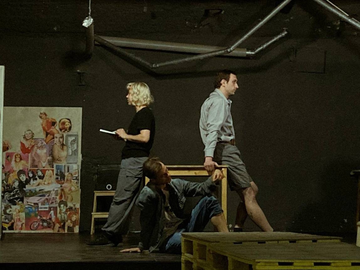 «Абсурд — основа нашей жизни»: актриса «ТЕГа» — о закулисье театра